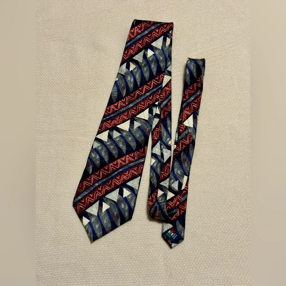 Mulberry Geometric Red‎ and Blue Tie